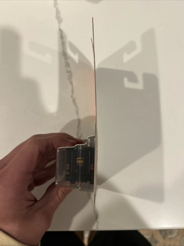 Camión UPS Matchbox 2025 entrega urgente 68/125 K estuche línea principal Foto 4 de 4