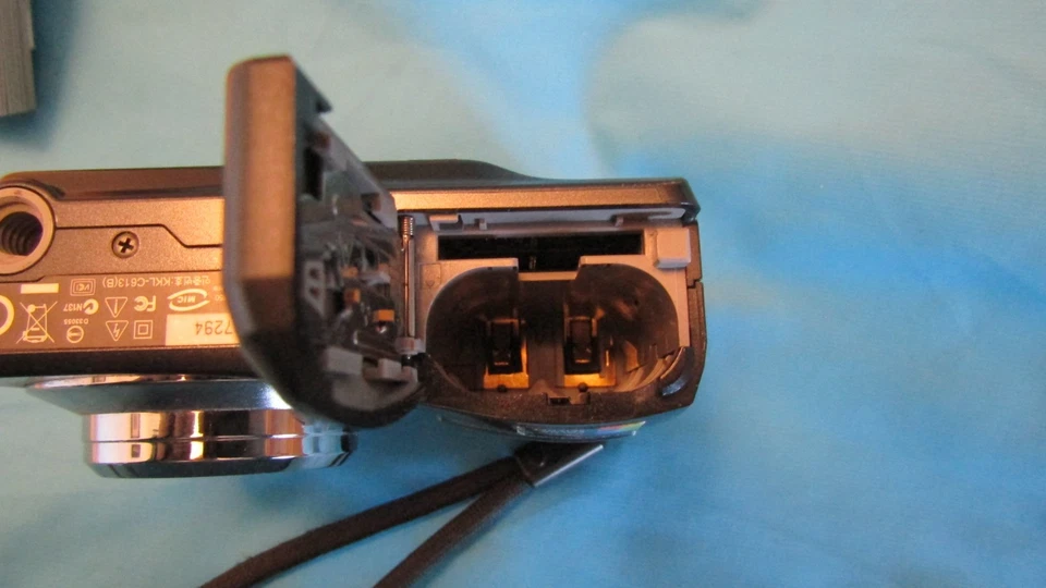 KODAK EASYSHARE C613 6.2MP 3 X ZOOM DIGITAL CAMERA WITH CD, DOCK & MANUAL - Image 4 of 4