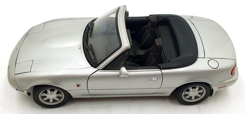 Gate 1/18 Scale Diecast DC31323K - Mazda MX-5 - Silver - Image 3 of 4