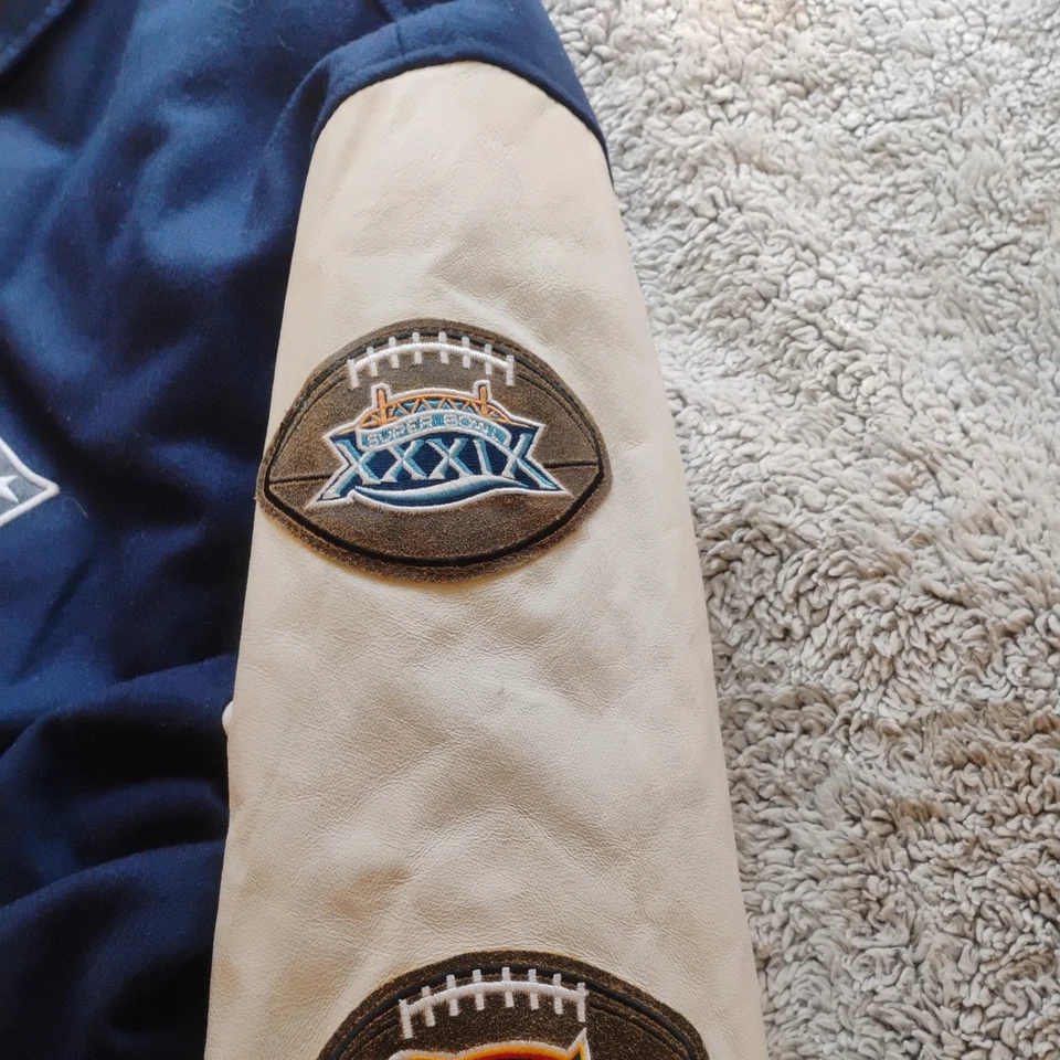 New England Patriots 3X Chaqueta Universitaria Campeones del Super Bowl 5XLBIG Ropa del Equipo NFL Foto 3 de 4