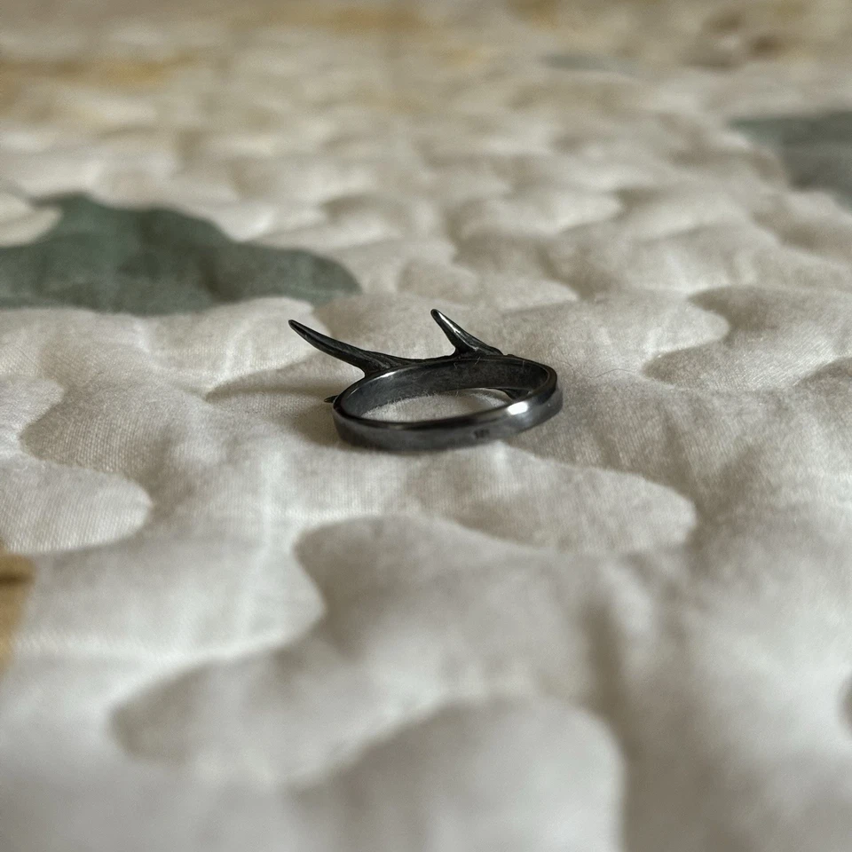 Anillo de cuerno macabro gadgets plata esterlina oxidada talla 10 astas cuerno de ciervo EE. UU. Foto 2 de 4