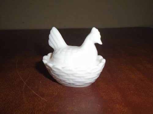 Vintage Mini Hen Chick on Nest Salt Cellar Milk Glass 2"