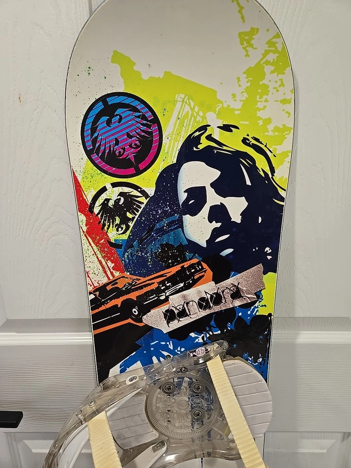 Snowboard Pandora Never Summer 152 Cm con fijaciones tamaño mediano Foto 2 de 4