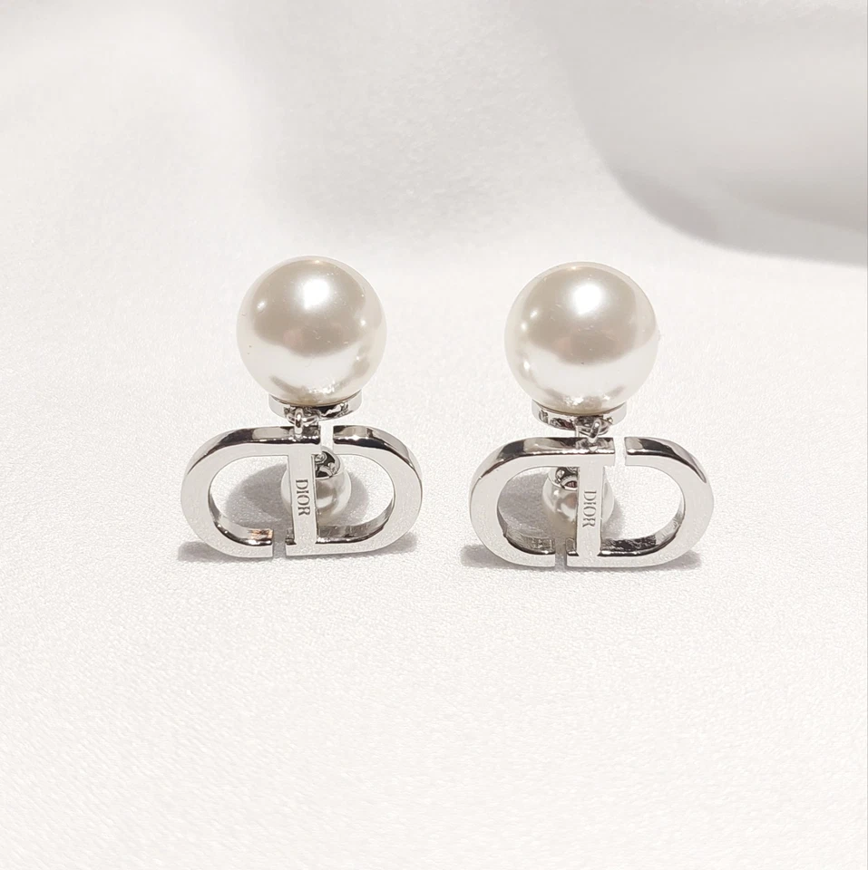 Pendientes CD de cristal Dior - Caja y bolsa antipolvo incluidos Foto 3 de 3