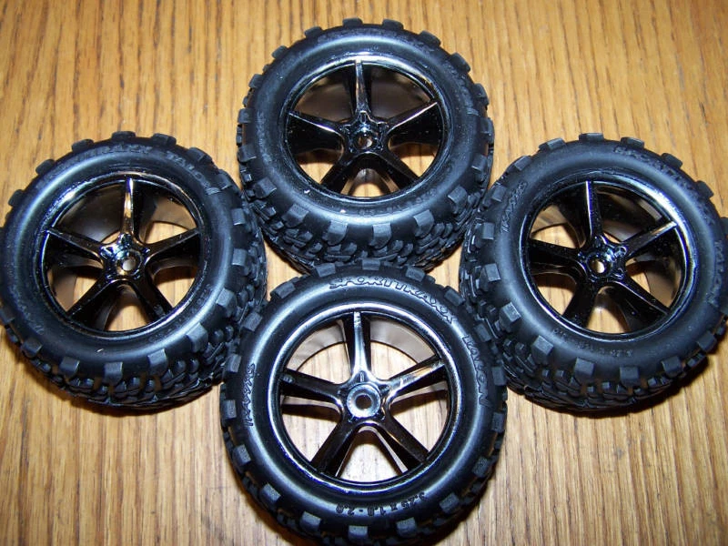 2 Paar Traxxas Talon Kompletträder E-Revo 1/16 (Neu und