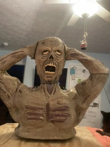 Spirit Halloween Tormented Zombie w/box retired 2003-06 Halloween Animatronic
