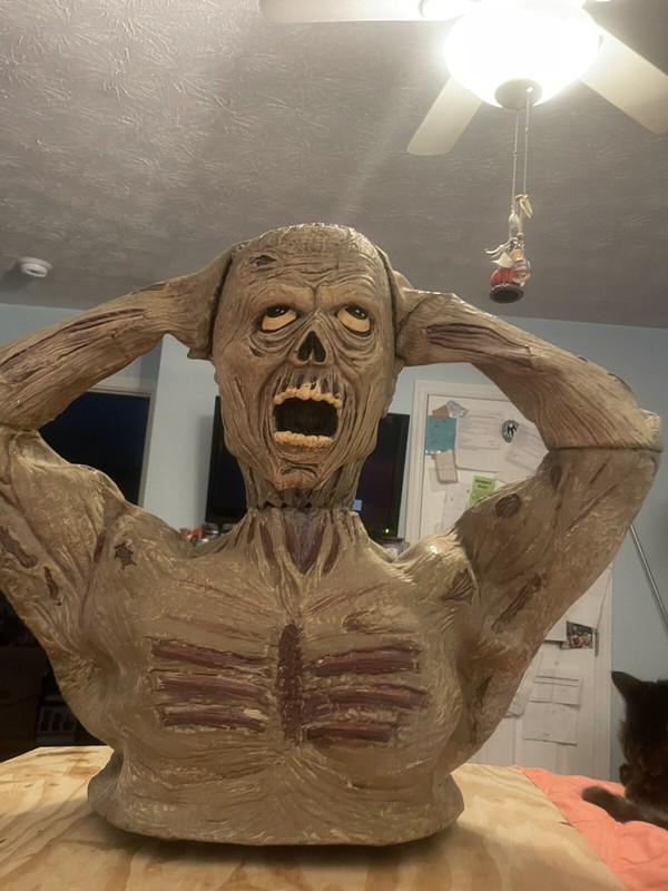 Spirit Halloween Tormented Zombie w/box retired 2003-06 Halloween Animatronic