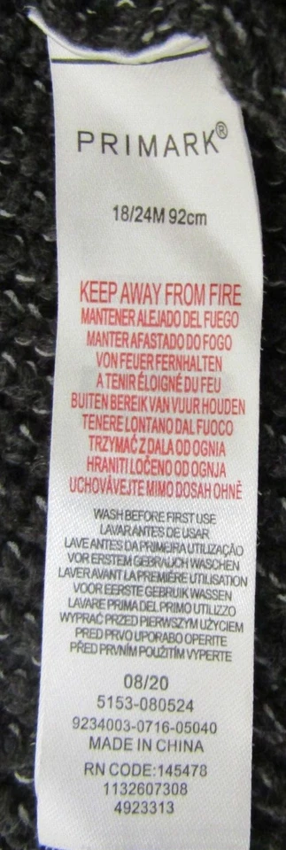 Surtido de ropa 18m - 2 camisas, peto, suéteres y una sudadera con capucha cada uno, usado Foto 3 de 4