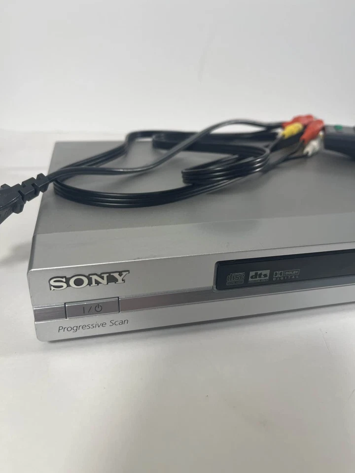 Sony DVP-NS575P DVD CD Player Progressive Scan Silver w/ Remote & AV Cables - Image 2 of 4
