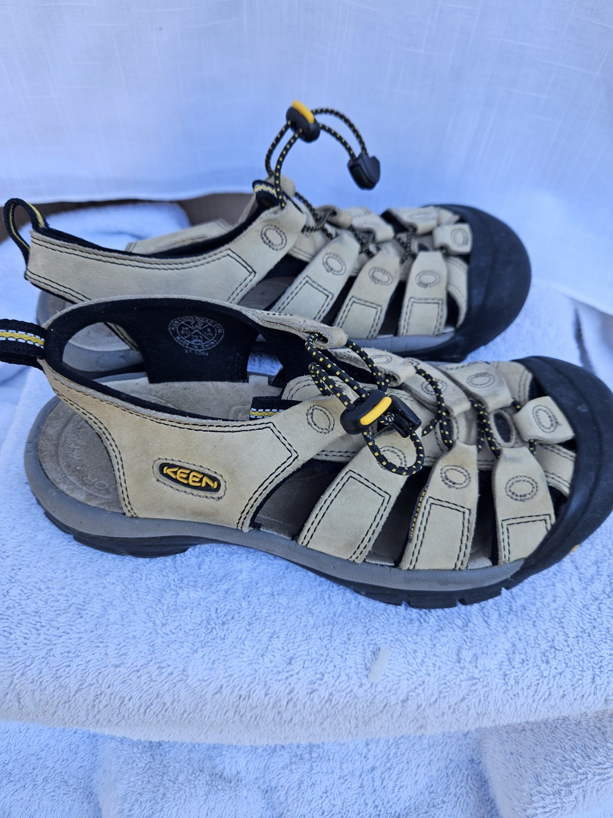 Sandali Keen donna taglia 7 5 comodi escursionismo trail impermeabili marrone nero usati in ottime condizioni