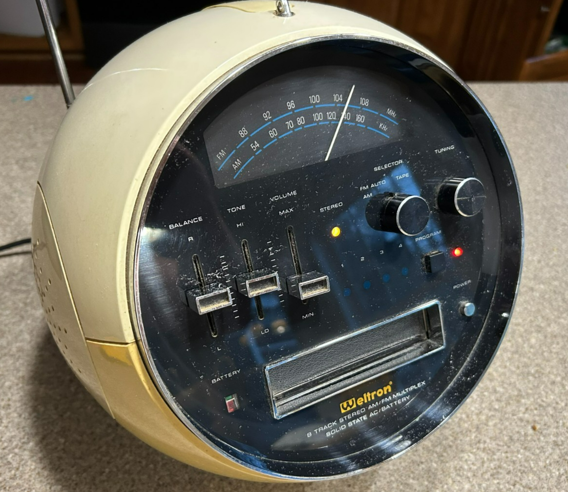 Vintage Weltron 2001 Space Ball 8 Track Player AM/FM Radio Space
