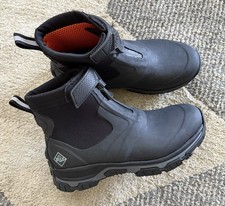 Men  s MUCK BOOTS APEX MID ZIP ANKLE BOOT BLACK Sz 8 NWT NO BOX