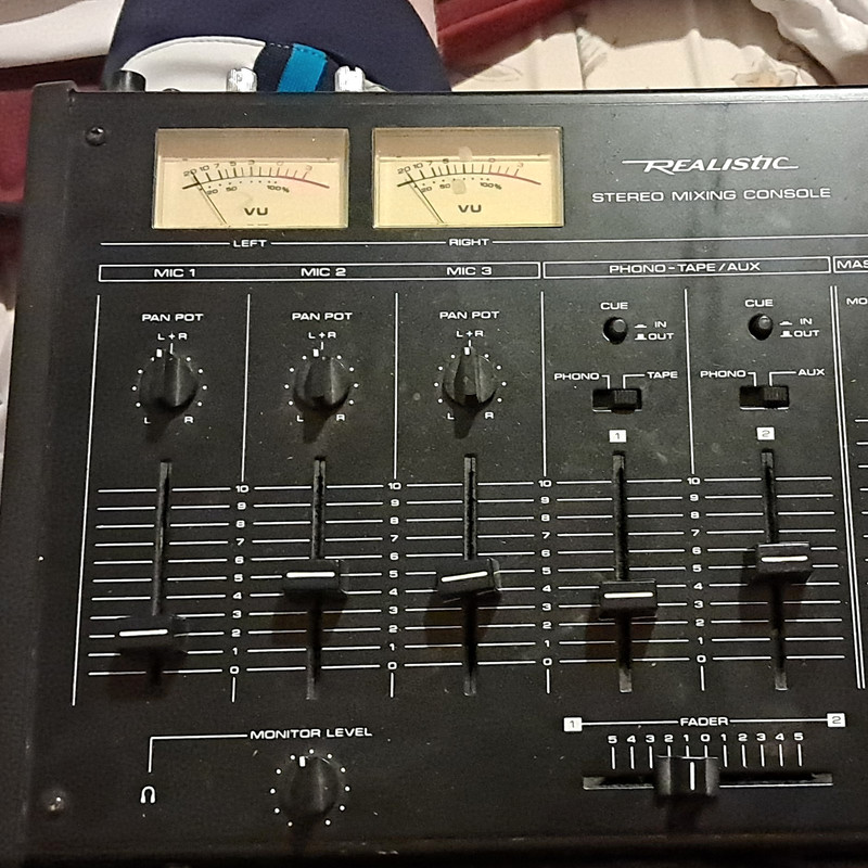 Realistic Stereo Mixing Console Audio Mixer 3 Mic Inputs w/ VU Meters
