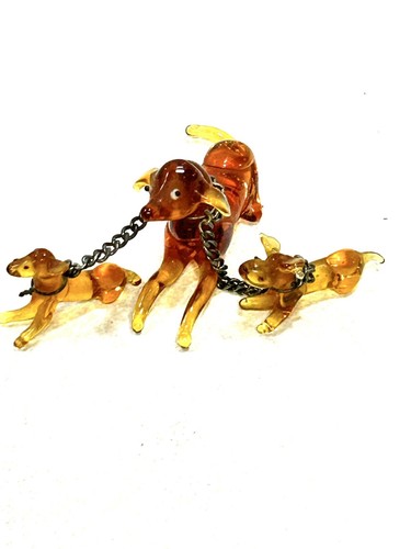 3 FIGURAS DE VIDRIO ARTÍSTICAS VINTAGE DE PERRO DE COLOR ÁMBAR Y 2 CACHORROS CON CADENAS - Imagen 4 de 7