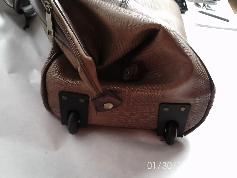 Bolsa de viaje grande de lona marrón Adrienne Vittadini para llevar fin de semana Foto 3 de 4