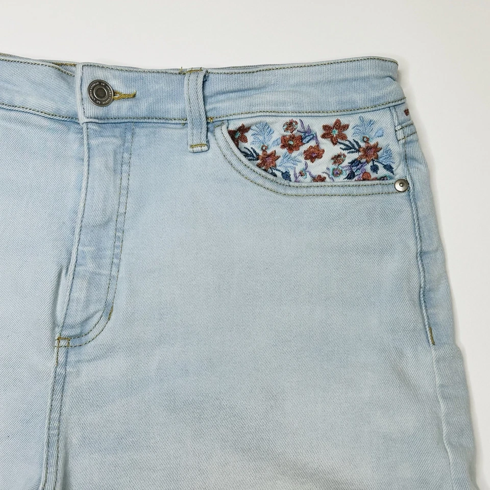 Lauren Conrad Women’s Jean Shorts Sz 16 Light Wash Blue High Rise Cut-Off - Image 3 of 4