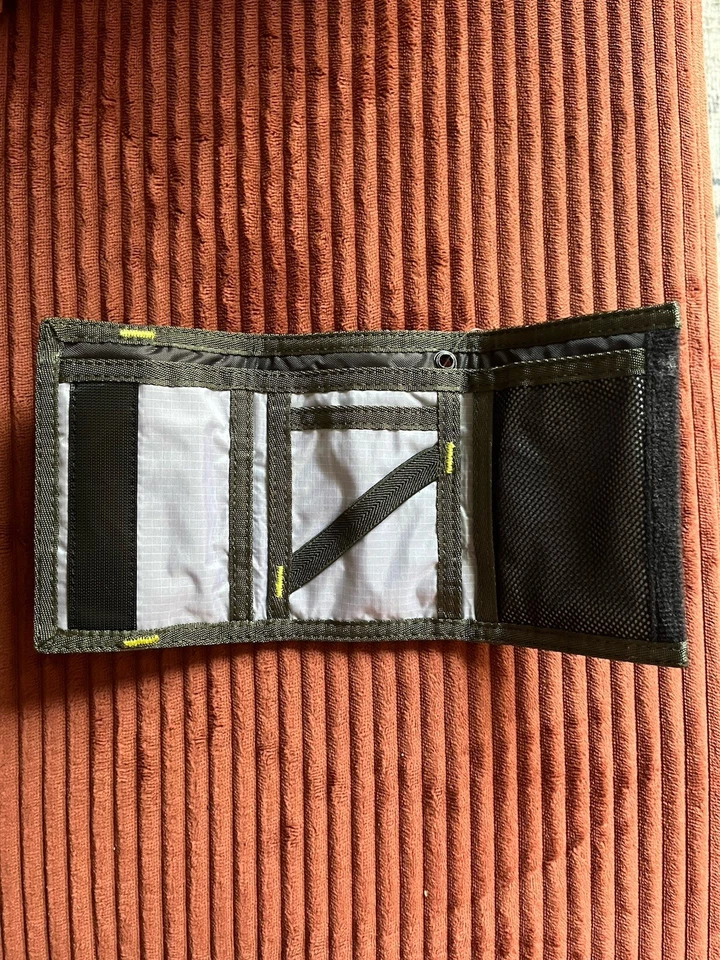 Nike Wallet Trifold Retro Vintage Sample Y2K 2000s Rare “hook & loop fastener”  - Image 4 of 4