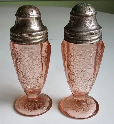 Set of 2 Pink Depression Glass Jeannette Floral Poinsettia Salt Pepper Shakers