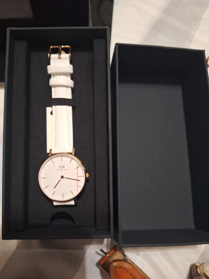 Daniel Wellington Women's Petite Bondi Rose Gold New In Box - Image 2 of 4