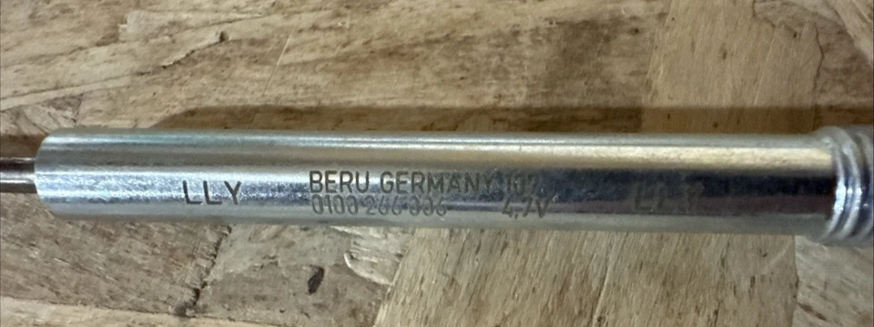 GM OEM NOS 97326305 bujía incandescente 2004-2005 Chevrolet Silverado 2500 HD 6,6 LLY Foto 3 de 4