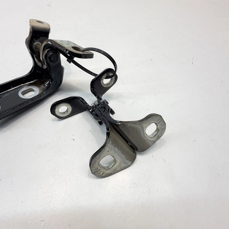 2016-2025 CHEVROLET MALIBU REAR RIGHT SIDE UPPER & LOWER DOOR HINGE OEM SET - Image 2 of 4