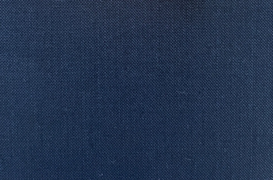 Tela Travellight de Lana Loro Piana Super 130’s - Azul Medianoche - Hecha en Italia Foto 2 de 4