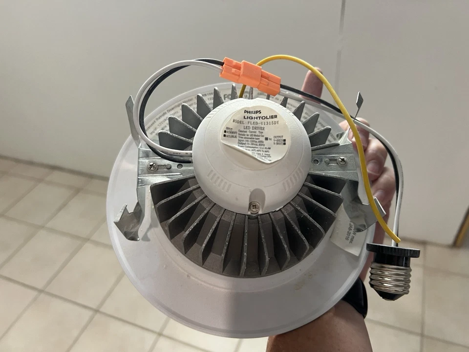 "Downlight retrofit LED Philips 6"" FLED-U1315DY - regulable" Foto 2 de 4