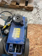 NEW HOLLAND AIR/HYDRAULIC BOTTLE JACK 20 TON BN23221 (JACK ONLY AS SHOWN)