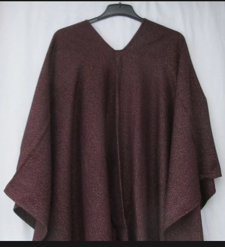 MARKS AND SPENCER BURGUNDY WRAP WITH GOLD GLITTER AND TASSELS ONE SIZE