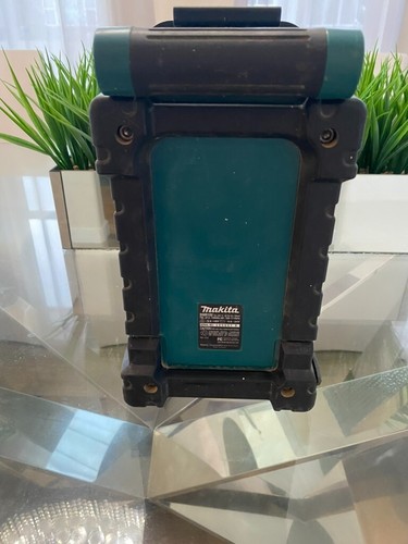 Makita BMR100 Jobsite AM/FM Radio 9.6/18V Stereo Working Condition No Battery - Picture 4 of 8