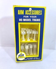 AHM Model Train 23 Street Signs HO Scale Railroad Traffic Accessories NEW