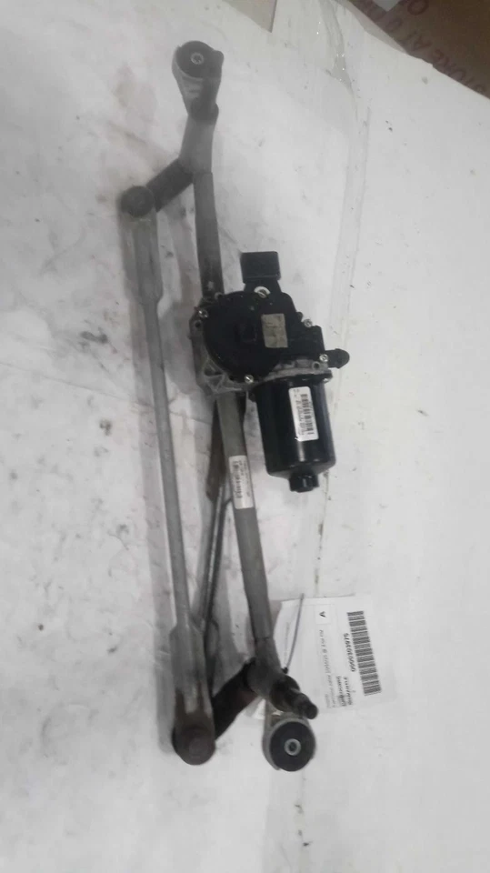 Motor limpiaparabrisas usado se adapta a: Ford Transit 150 2016 chasis cabina grado A Foto 2 de 4