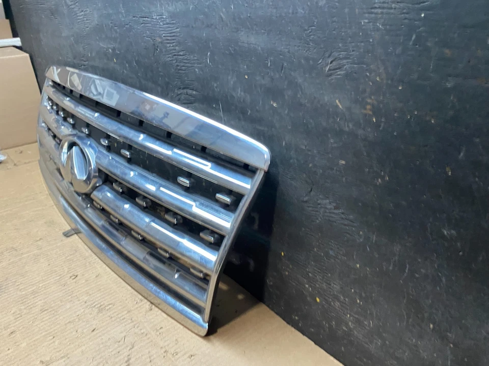 Хромированная передняя верхняя решетка радиатора для Infiniti QX56 2008–2010 годов от оригинального производителя U6379 DG - Изображение 2 из 4