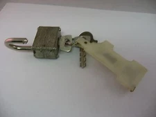 Masterlock Padlock Lock w/ Key & Keychain