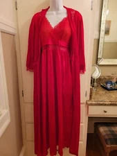 VINTAGE GILEAD MAXI PEIGNOR RED NIGHTGOWN ROBE 2 PC SET SATIN LACE MEDIUM LARGE