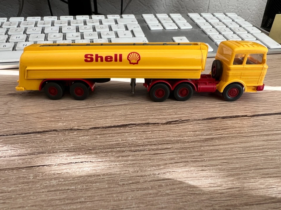 WIKING Mercedes Benz 802 Shell Camion Cisterna IN Guten Condizioni 1:87 - Immagine 2 di 4