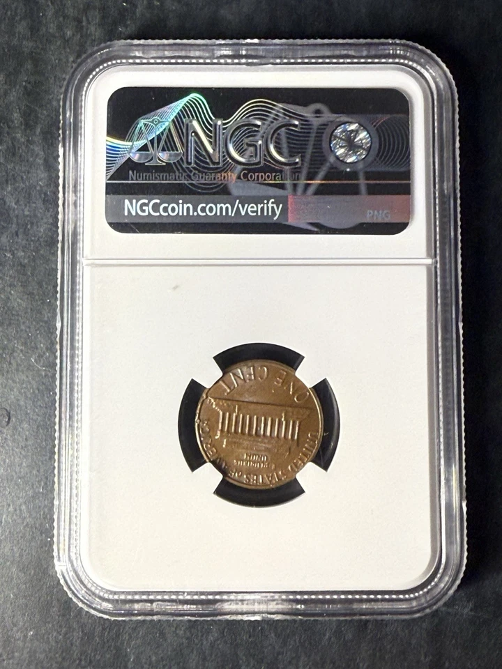 1982 Small Date Bronze Penny 3.1 Grams - Image 2 of 2