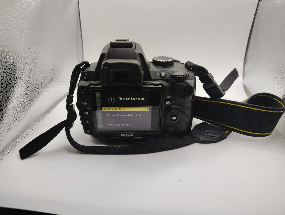 Nikon D5000 DSLR 12.3MP Camera 18-55mm VR Lens With Battery & Charger - Image 2 of 4