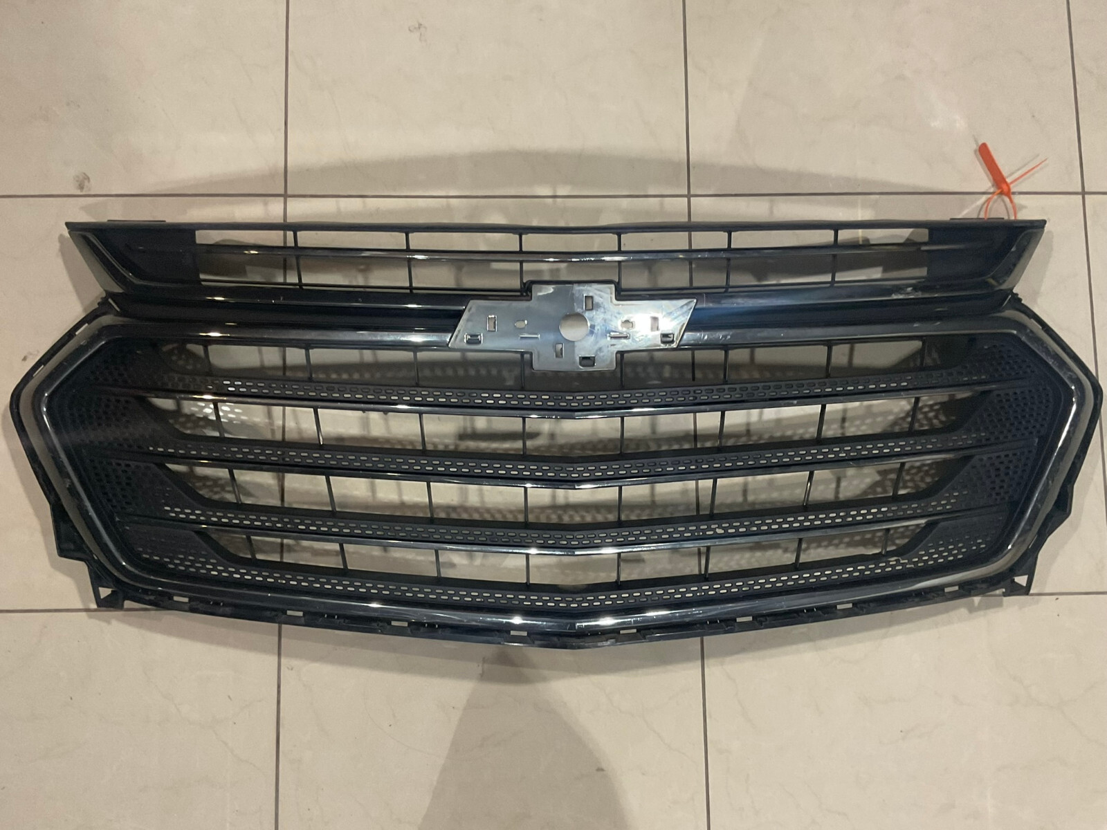 Grille Grill Silver & Black 2018-2021 Chevrolet Traverse 23376132 OEM