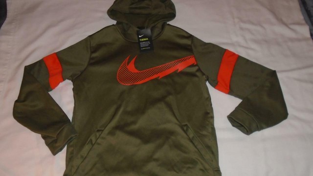 olive green nike sweatshirt