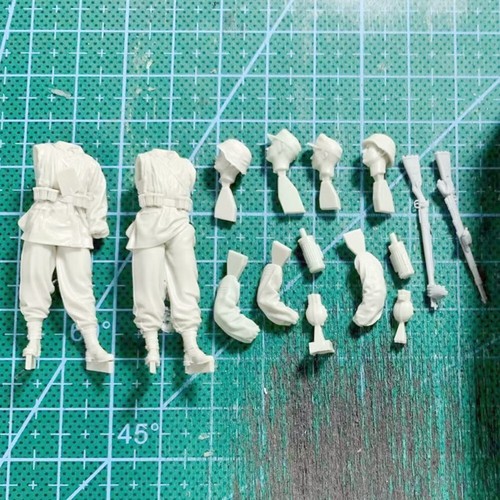 1:35 resin figure model Two World War II Grenadiers Unassembled Unpainted - Picture 2 of 4