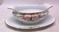 Noritake Azalea Gravy Boat with Attached Tray