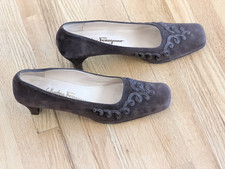   VINTAGE Salvatore Ferragamo Boutique Brown Suede Shoes Embroidered Pumps 8.5