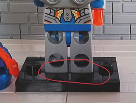 LEGO NEXO KNIGHTS 70351 Clay Moorington Minifigure NEX093! CRACKED LEGS!