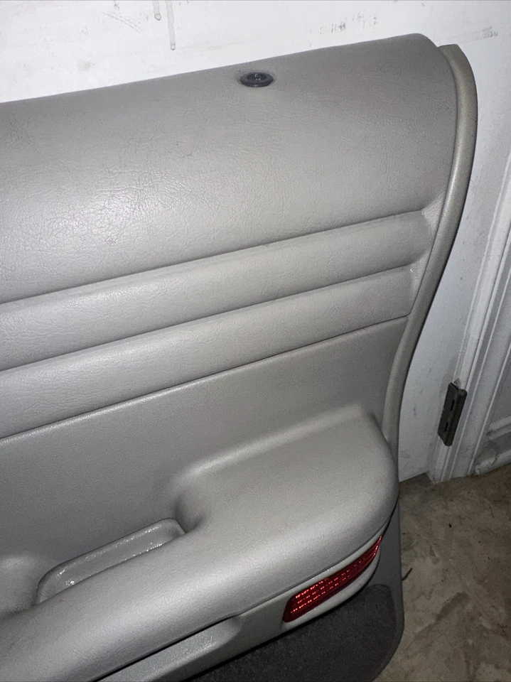 95 96 97 98 99 00 01 02 Ford Crown Victoria Vic Pasajero Panel Puerta Lateral Gris Foto 2 de 4