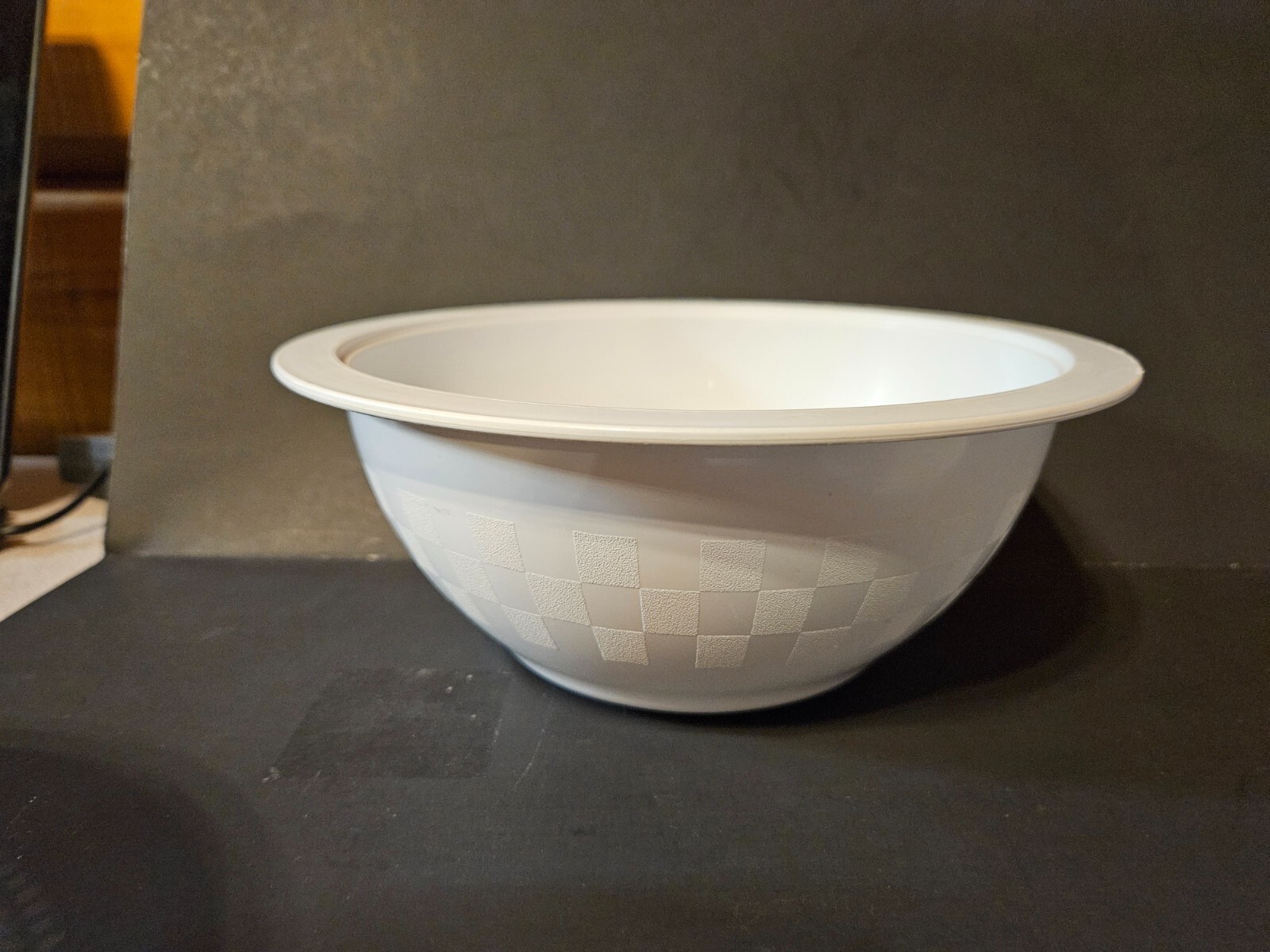 Pampered Chef checker bowl colander and lid 9" X 4" overall