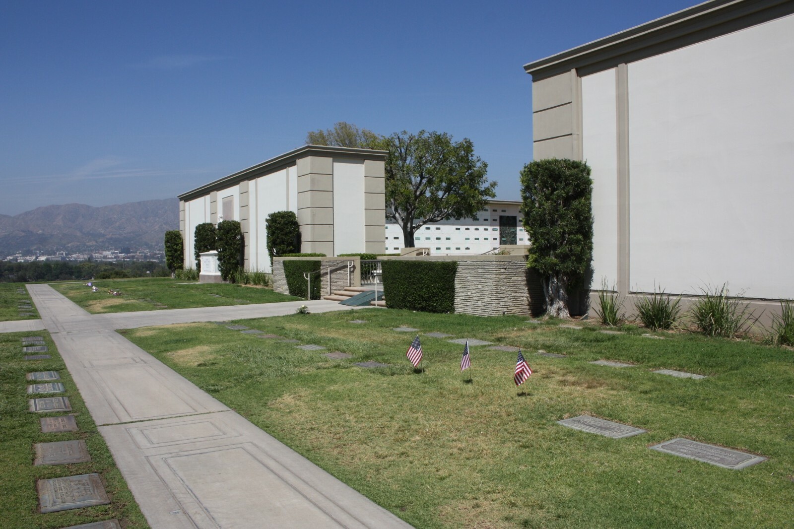 Forest Lawn HOLLYWOOD HILLS ** SINGLE/DOUBLE PLOT ** Available For Sale