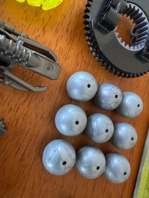LEGO BIONICLE: Mazeka (8954) 100% complete with instruction booklet and spheres