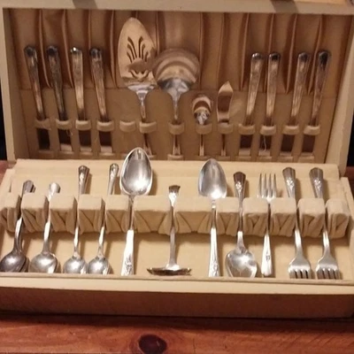 Wm. Rogers & Son Flatware-Set Antique US Silver-Plated Flatware