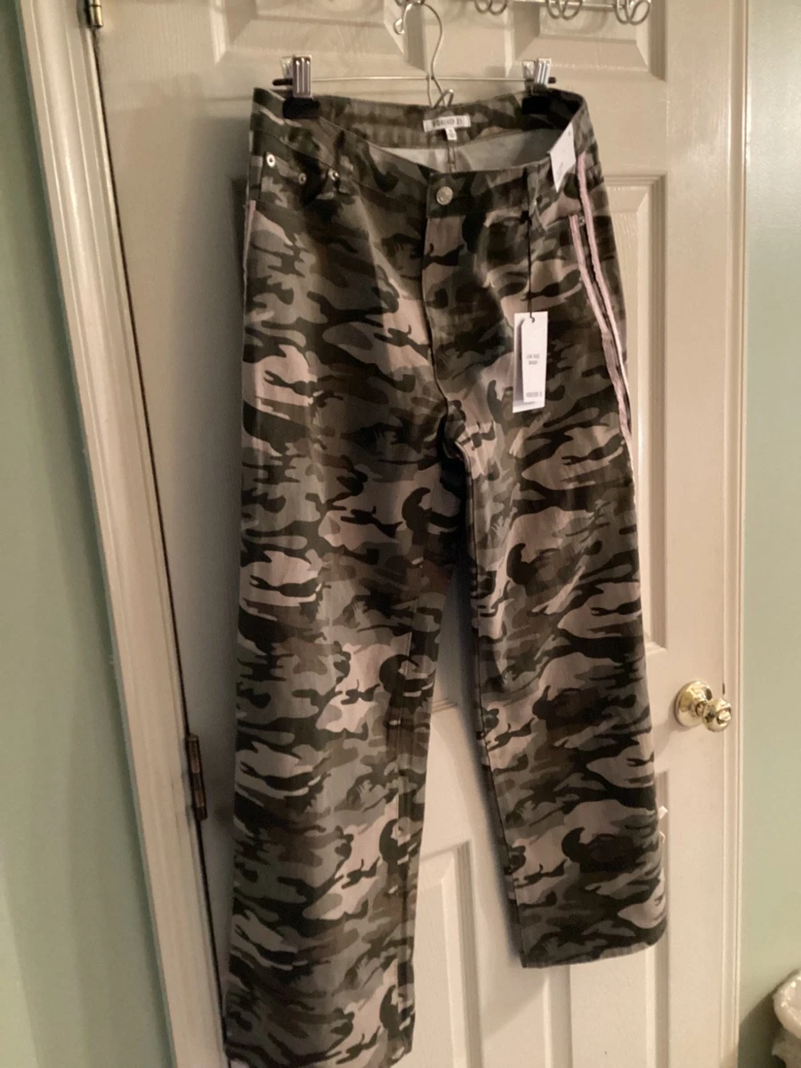 Vaqueros Forever 21 camuflaje nuevos con etiquetas talla 10 tiro bajo holgados. Camuflaje colores verde y negro